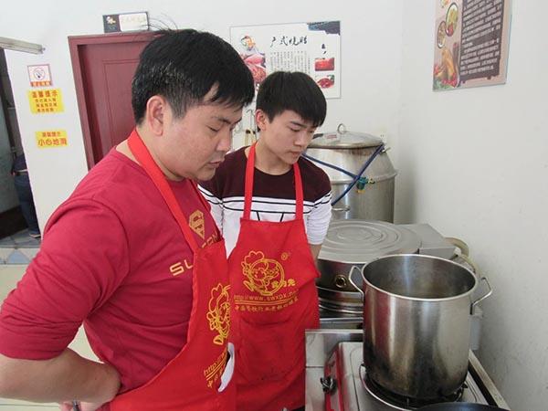 深圳大鹏学隆江猪脚饭