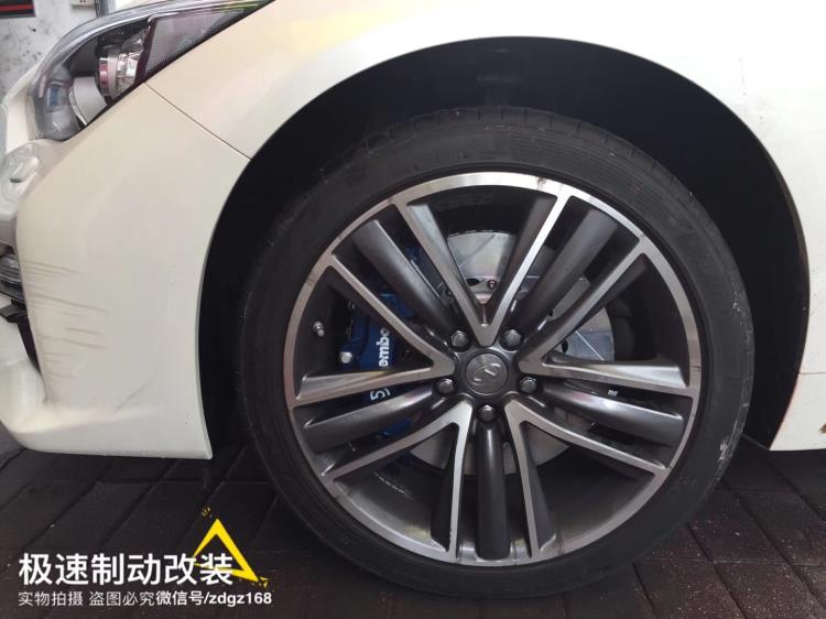 英菲尼迪Q50升级意大利Brembo大六AP鲍鱼AMG刹车