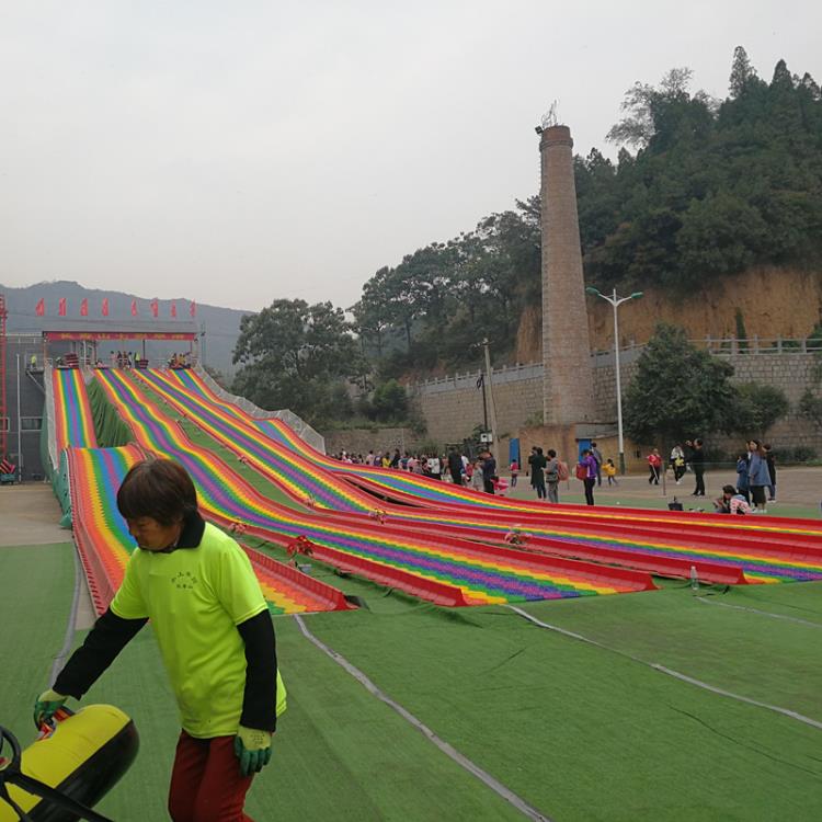 河南旱滑厂家生产小孩儿假期滑道设施旱雪七彩滑道