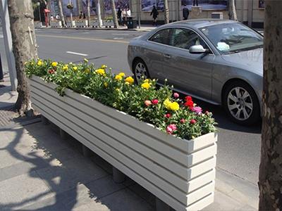 道路隔离带花箱 木塑花箱 公园花箱厂家 安阳隔离带花箱厂家